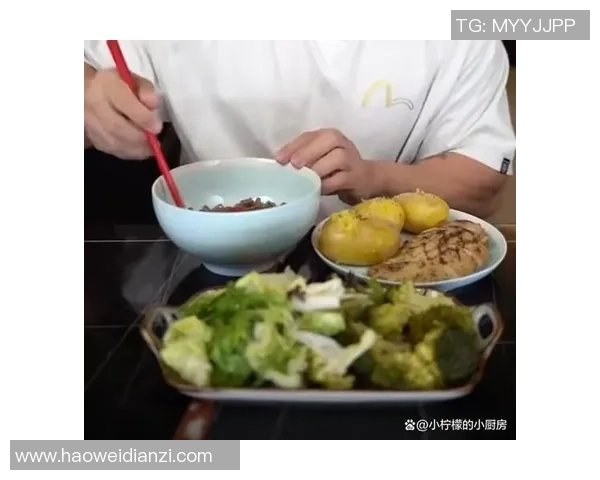 足球明星亲手制作面条的精彩瞬间展现了他们的另一面魅力与才艺 足球明星亲手制作面条的精彩瞬间展现了他们的另一面魅力与才艺